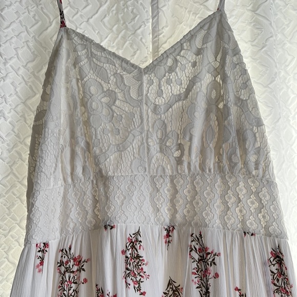 Cute Spring Dress! - Picture 2 of 5